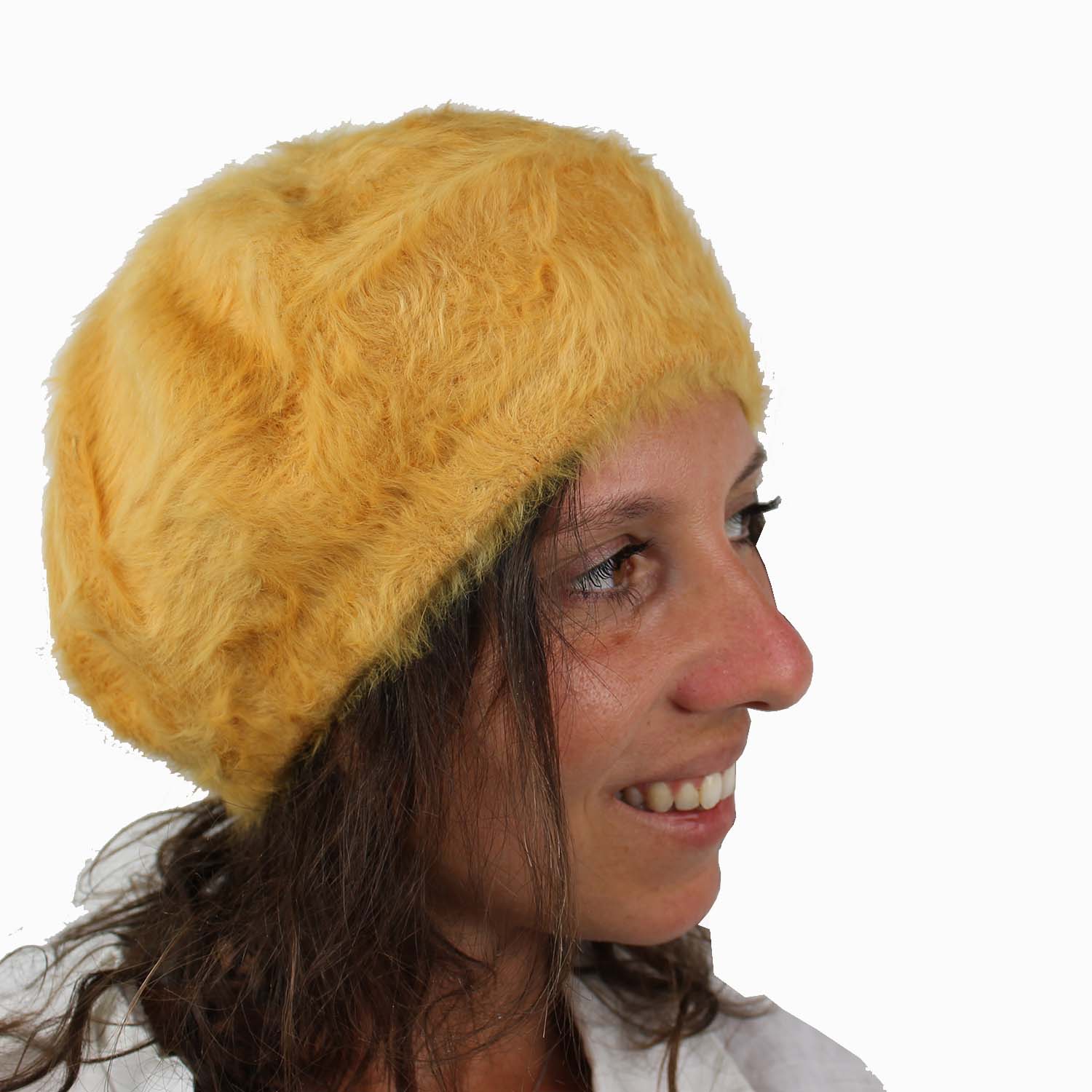 basco-da-donna-in-lana-angora-colore-giallo