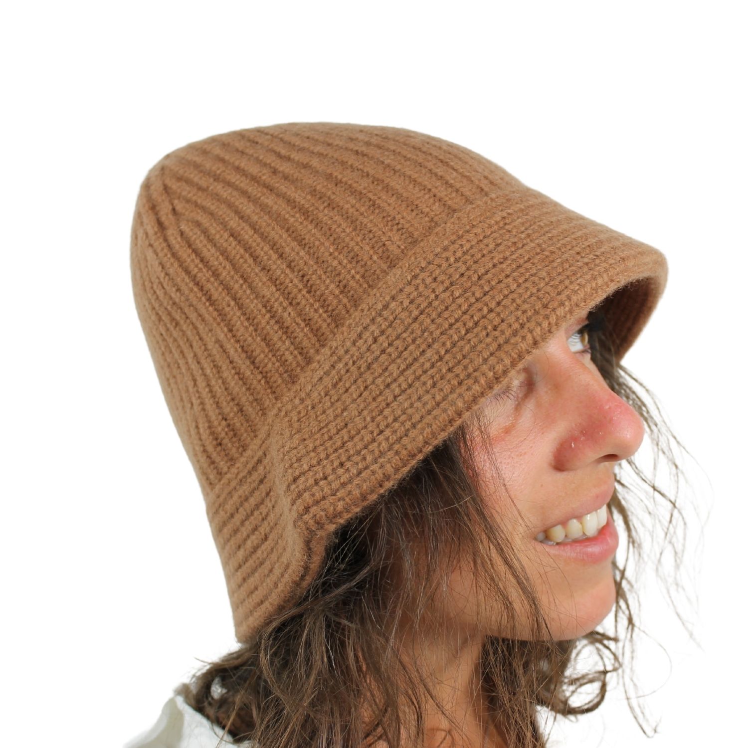 cloche-cappello-donna-in-lana-colore-cannella