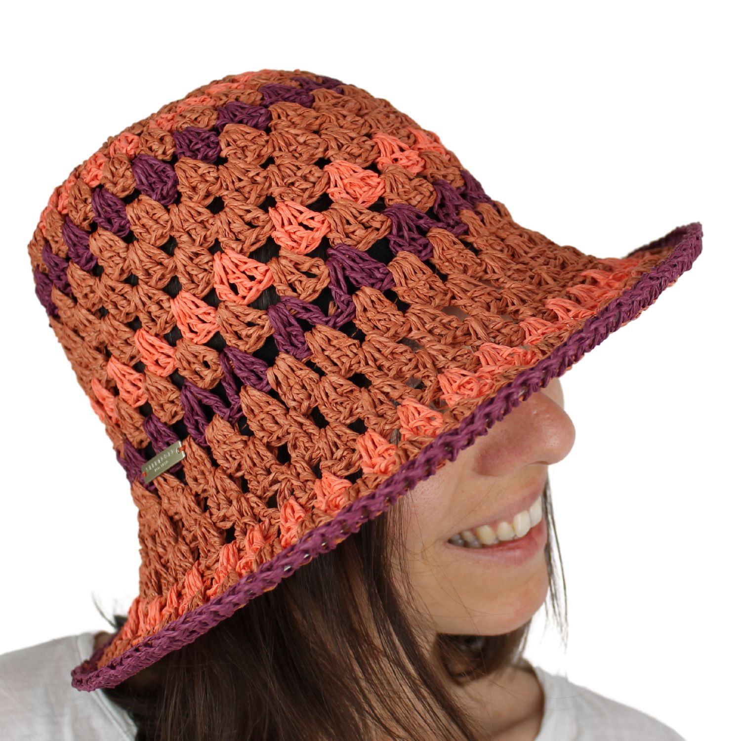 cappelo-estivo-donna-cloche-in-paglia-lavorata-uncinetto-colore-salmone-ruggine-melanzana
