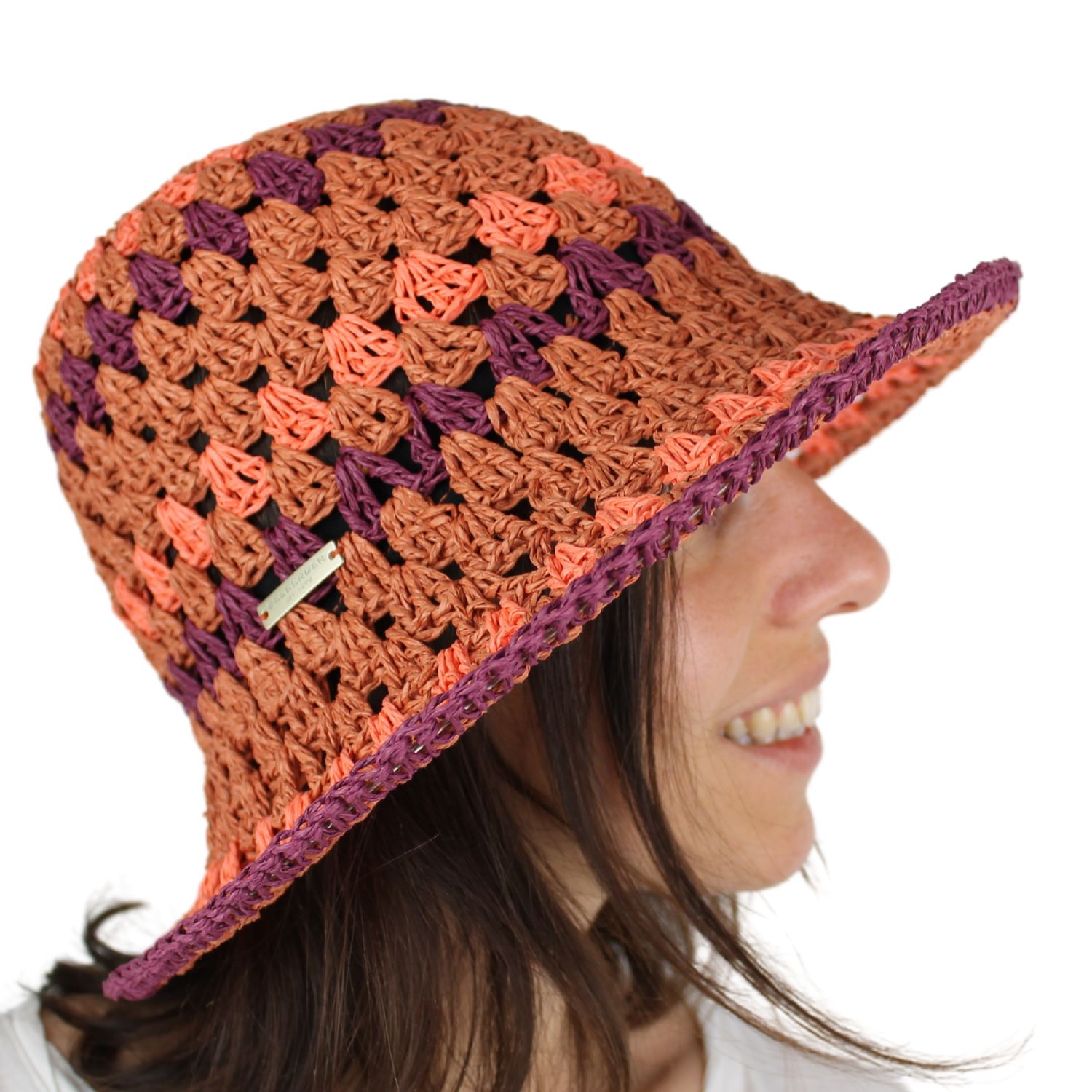 cappelo-estivo-donna-cloche-in-paglia-lavorata-uncinetto-colore-salmone-ruggine-melanzana