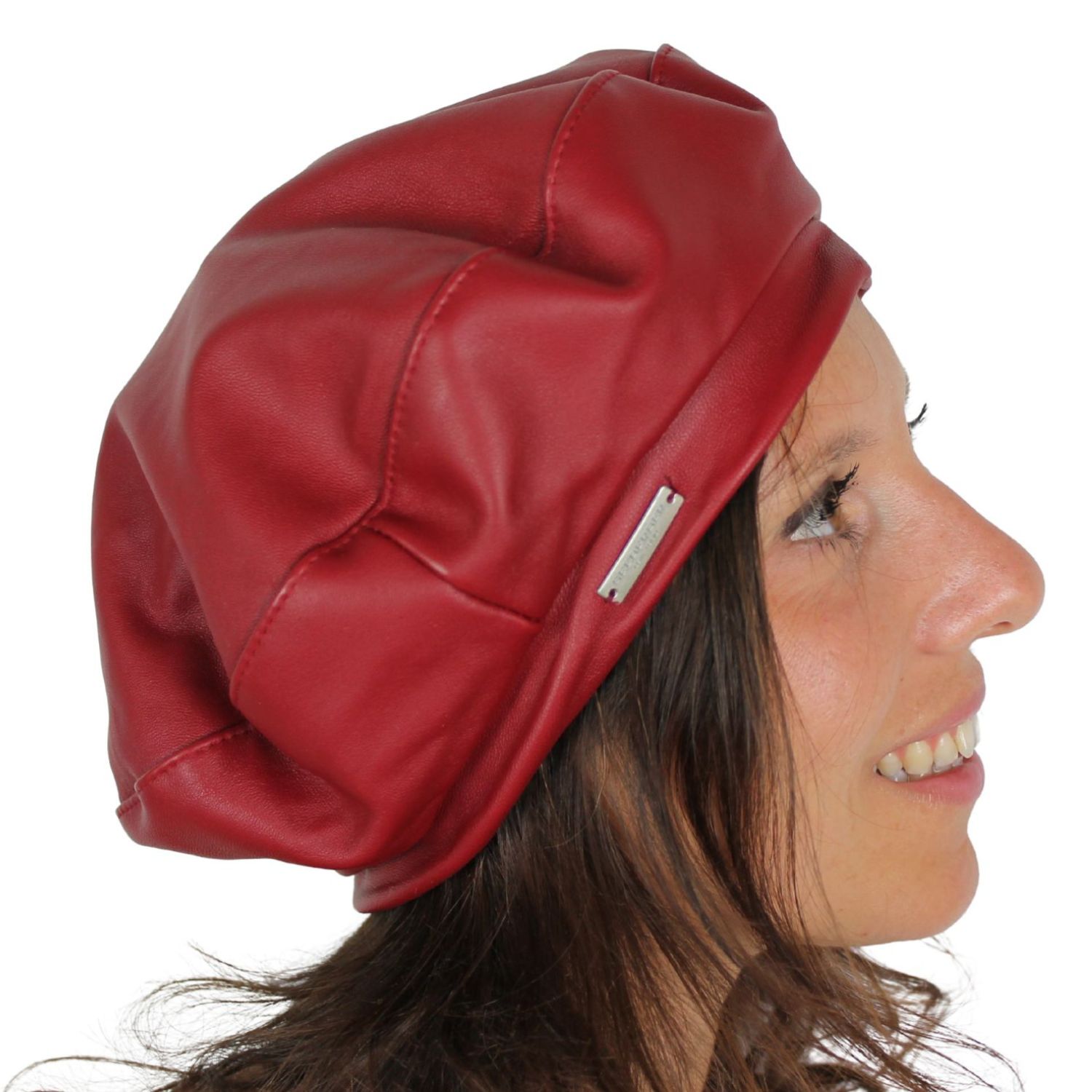 Cappello-modello-basco-in-vera-pelle-colore-rosso-cardinale