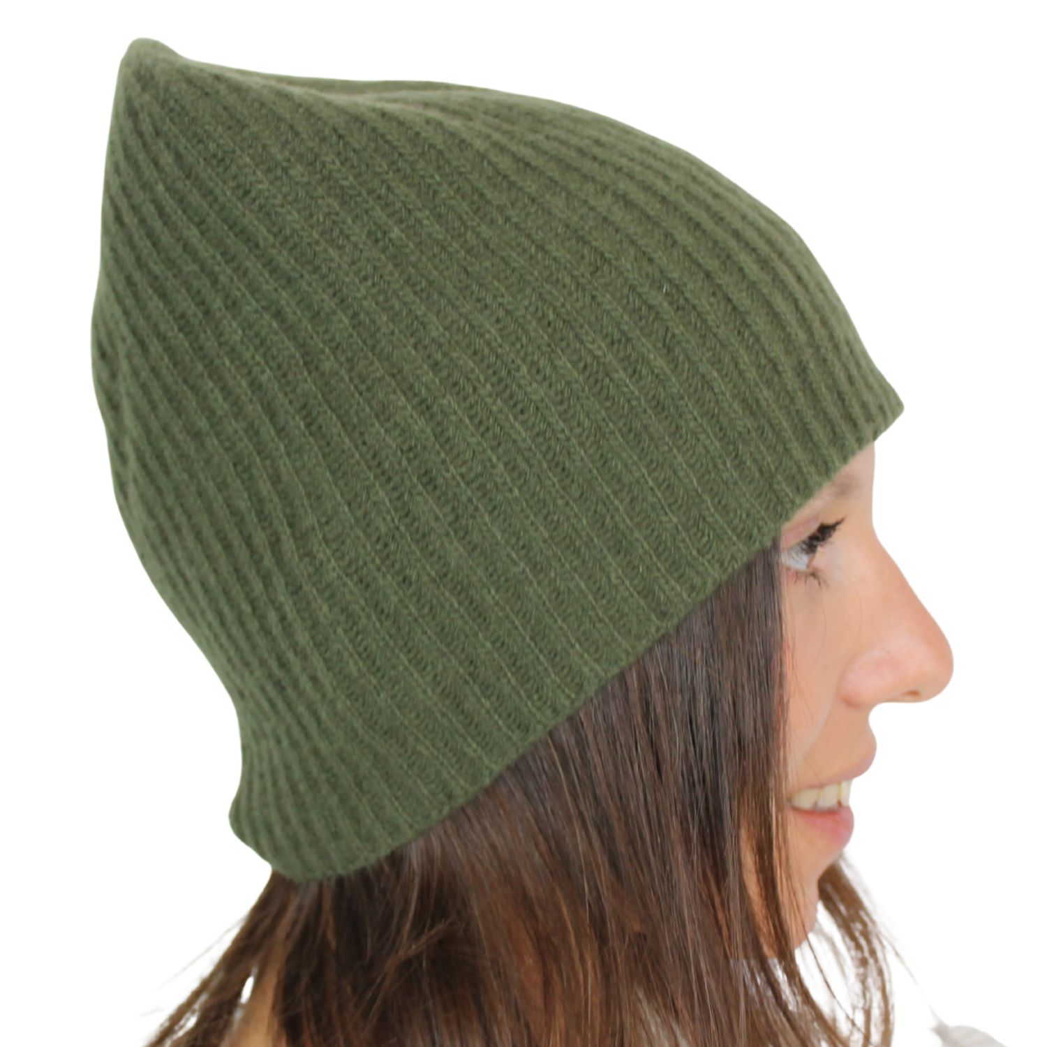 beanie hat in lana e cashmere colore verde oliva
