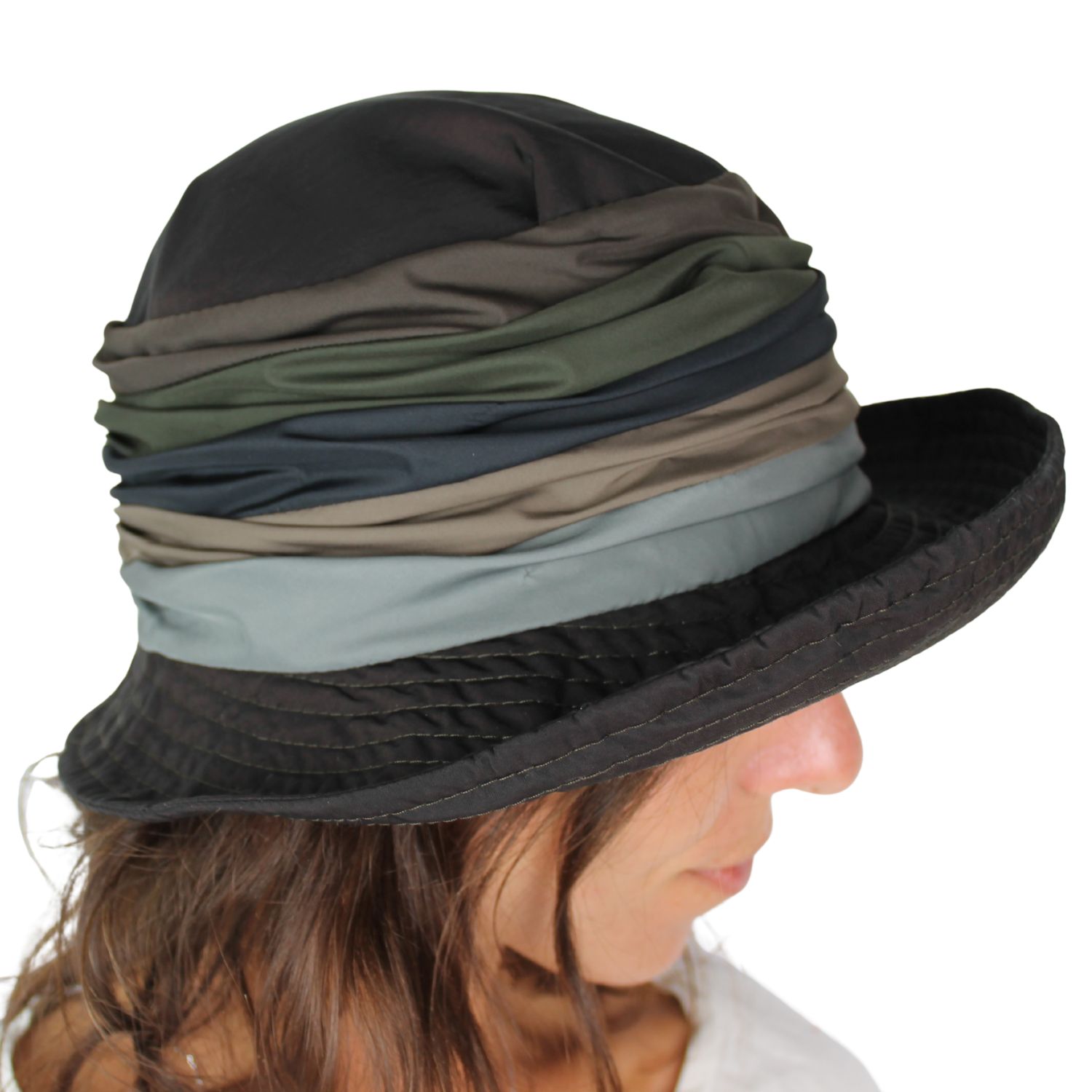 cappello da donna marchio Grevi in tessuto impermeabile con la falda modellabile colore marrone bruciato