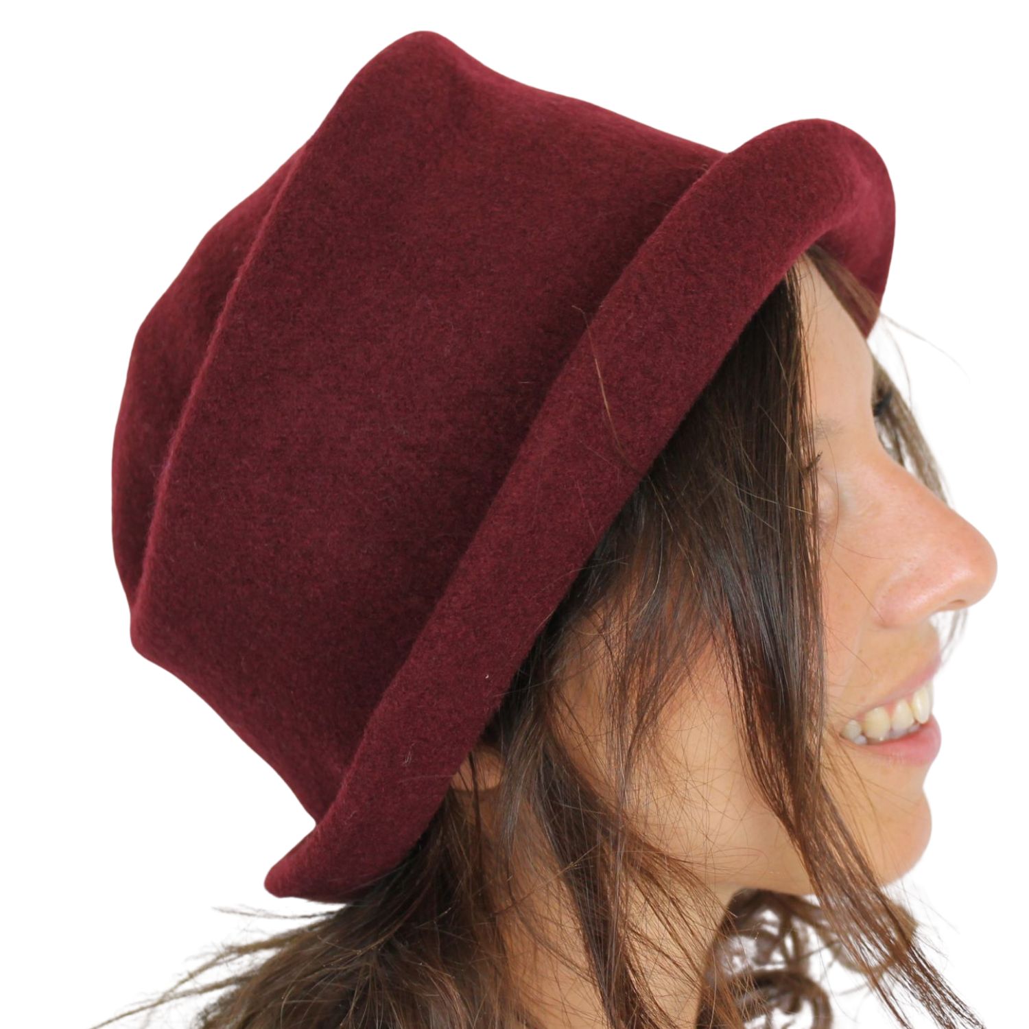 cappello non cappello modello clochard in panno di lana colore bordeaux