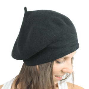 Basco-alla-francese-donna-nero