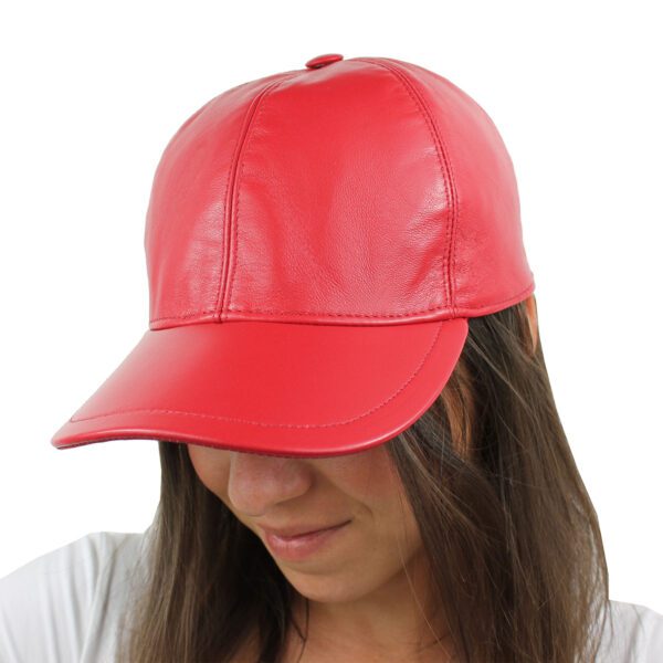 Cappello-con-visiera-donna-in-pelle-rosso