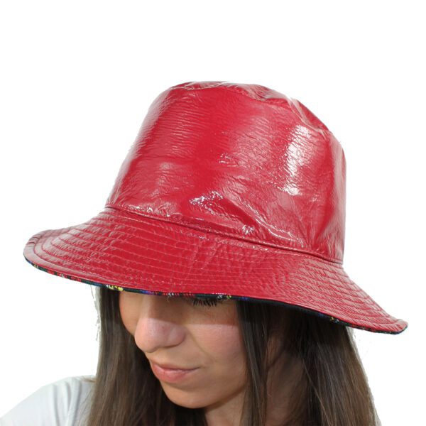 Cappello-impermeabile-donna-grevi-rosso