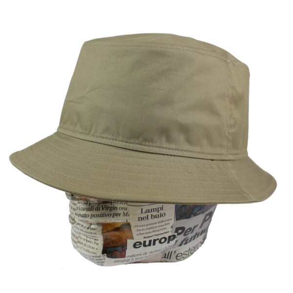 Cappello-da-pioggia-modello-pescatore-in-tessuto-impermeabile-colore-beige-bucket-hat