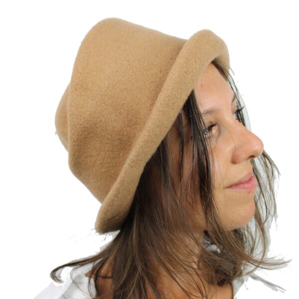 cloche-in-lana-colore-cammello
