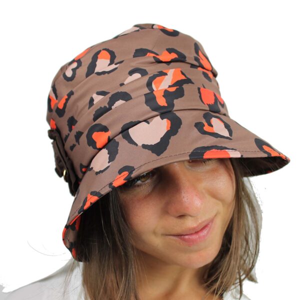 cappello-donna-modello-cloche-da-pioggia-fantasia-maculato