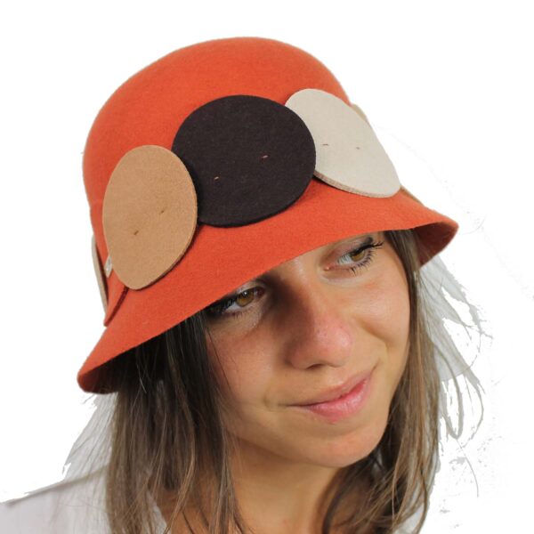 cappello-in-feltro-modello-cloche-colore-zucca
