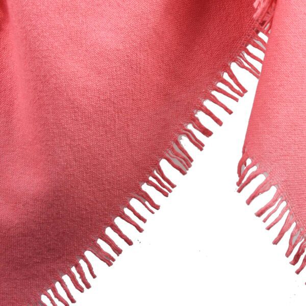 sciarpa-stola-in-lana-e-cashmere-colore-rosa-shockingriangolo-in-lana-colore-salmone sciarpa-stola-in-lana-e-cashmere-colore-rosa-shockingriangolo-in-lana-colore-salmone