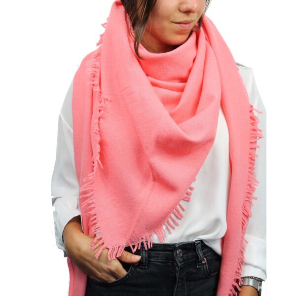 sciarpa-triangolo-lana-e-cashmere-salmone-C1 sciarpa-triangolo-lana-e-cashmere-salmone-C1