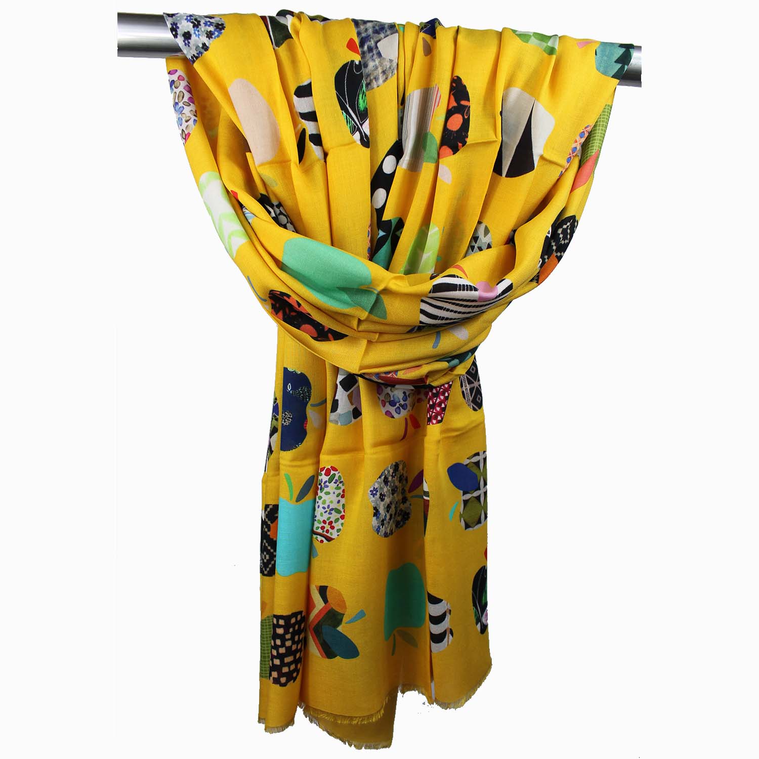 sciarpa-da-donna-estiva-in-viscosa-fantasia-disegno-mele-colore-sfondo-giallo